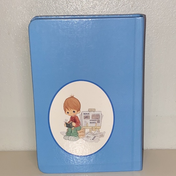 PRECIOUS MOMENTS SMALL HANDS EDITION,NEW KING JAMES VERSION BIBLE HardCover 207B - Picture 2 of 8